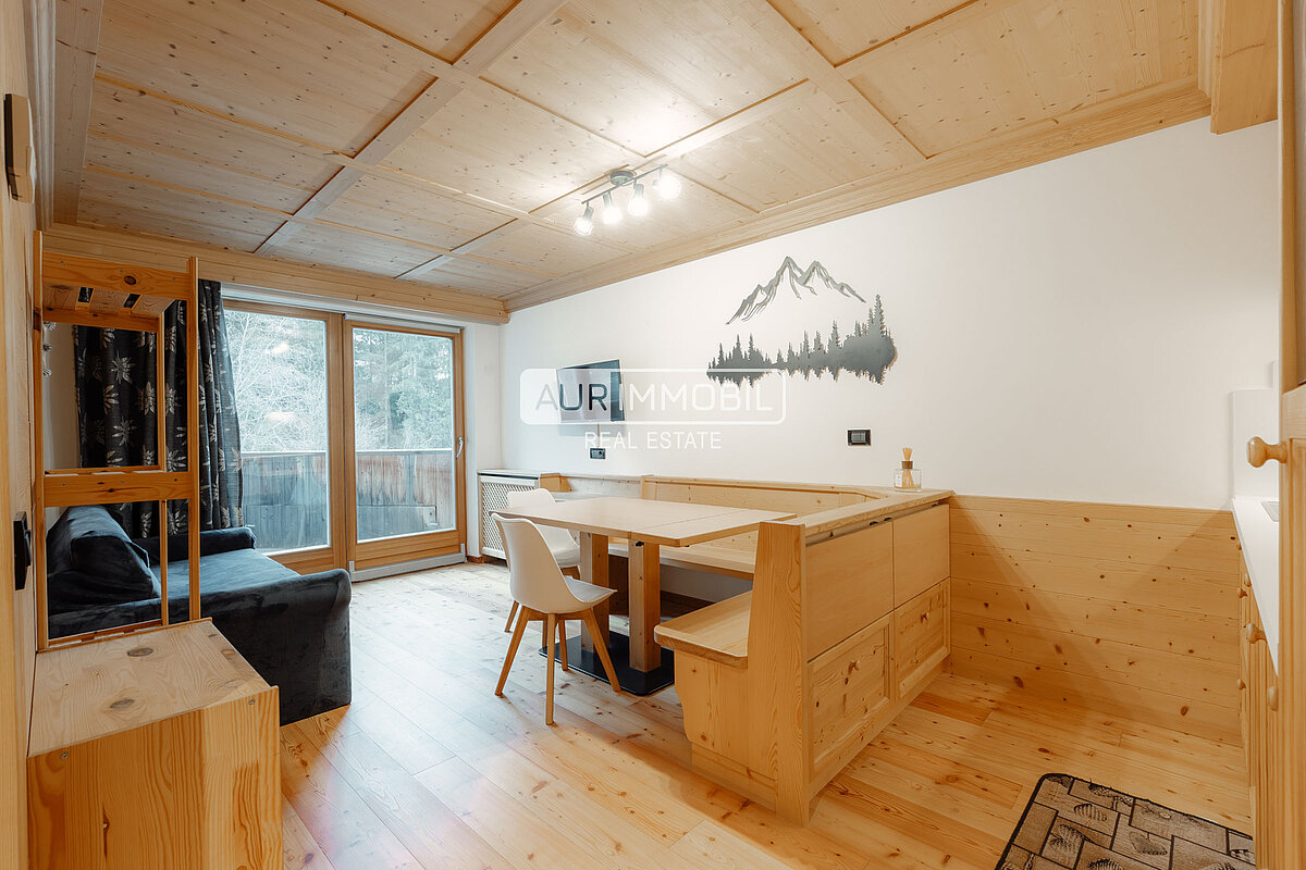 3 AUR1621 Living web