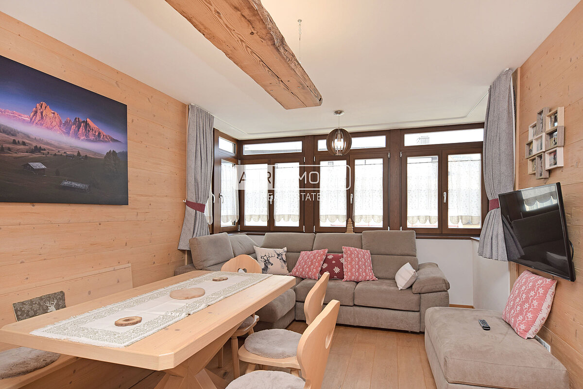 2 AUR1632 Living web