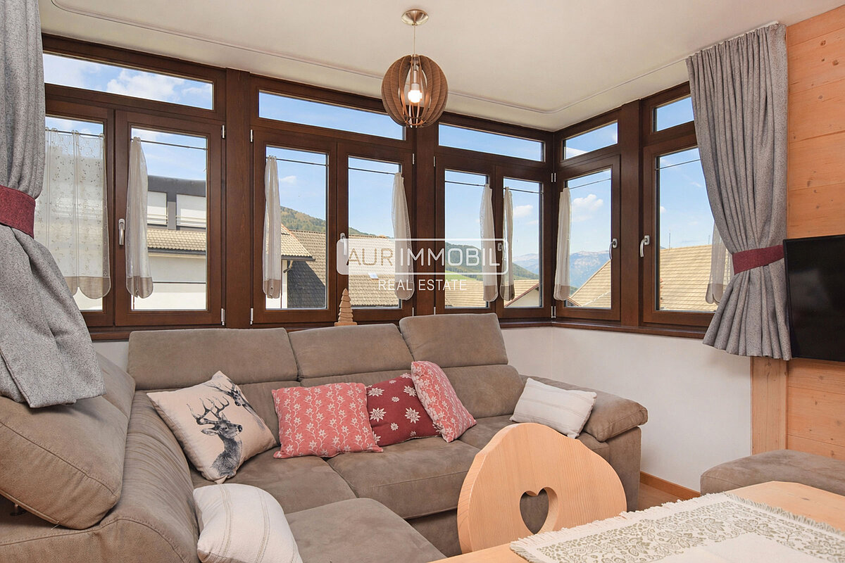 1 AUR1632 Living web