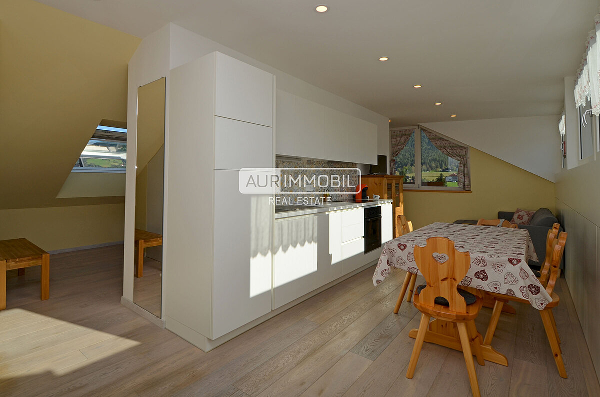 1 AUR1601 Living web