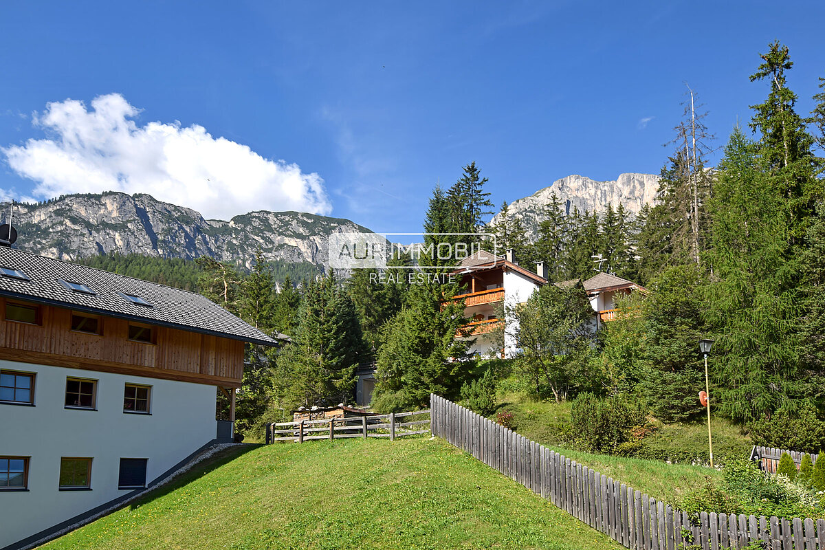 3 AUR1654 Living View web