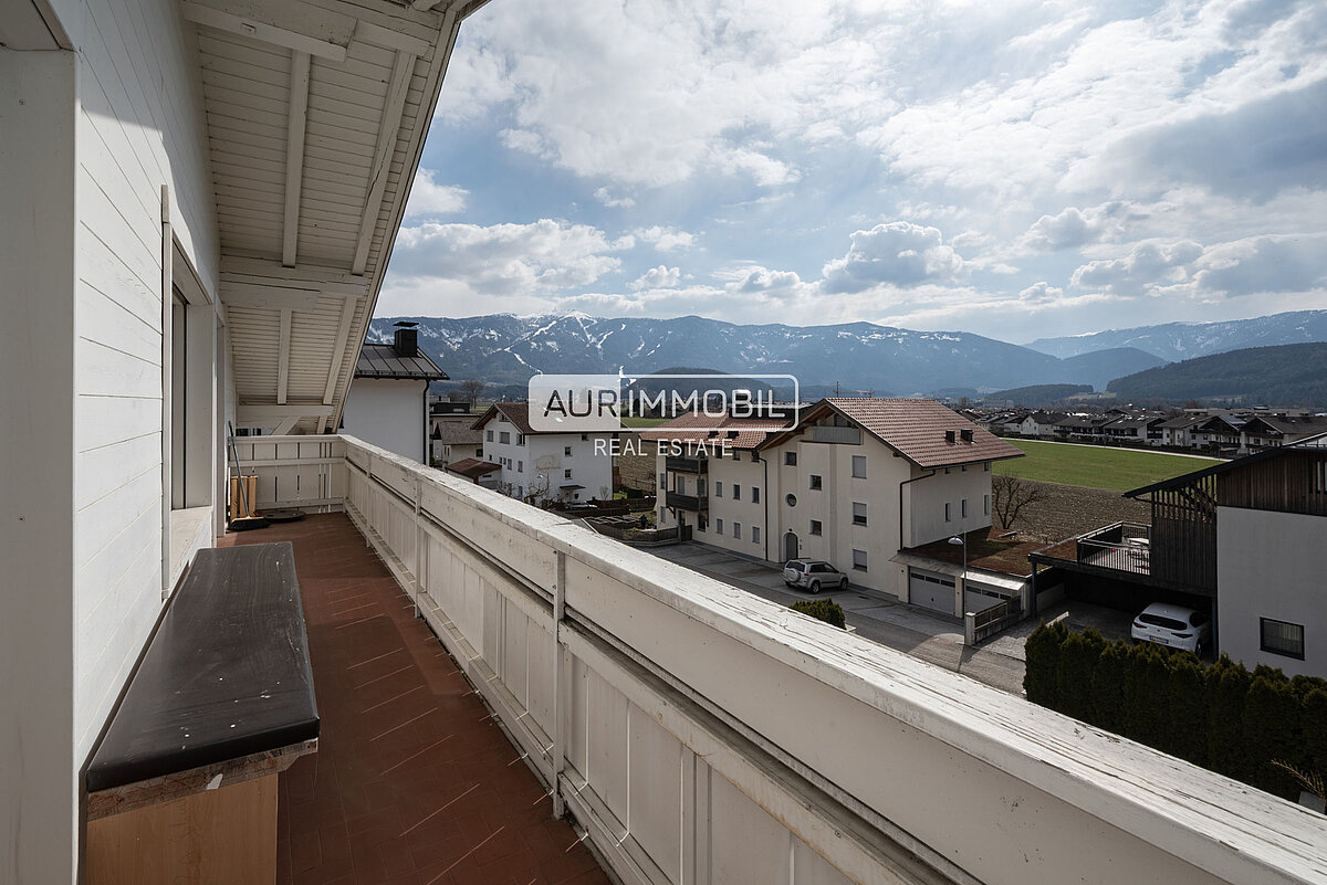 3 AUR1625 Balcony 1 web