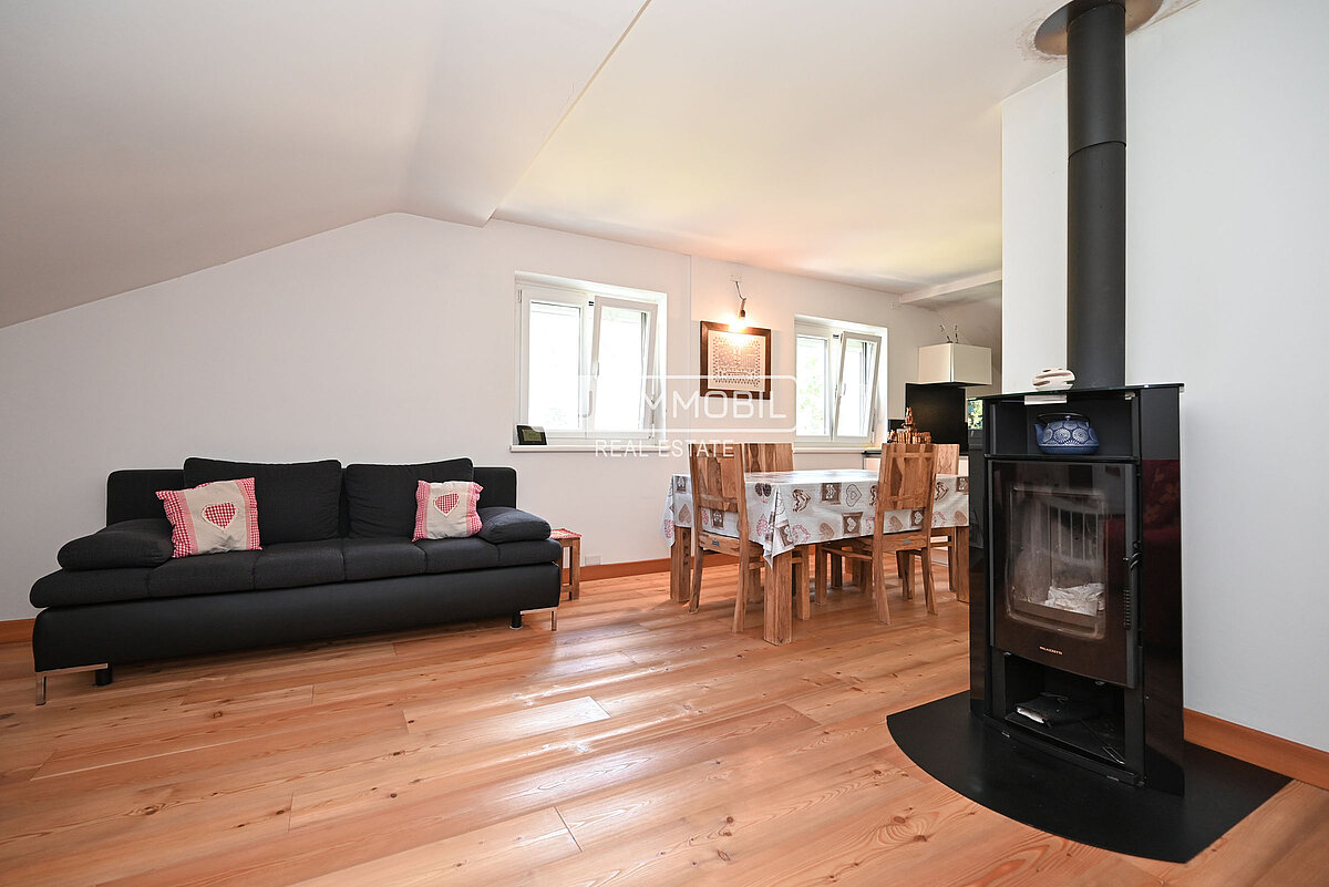 2 AUR1657 Living web