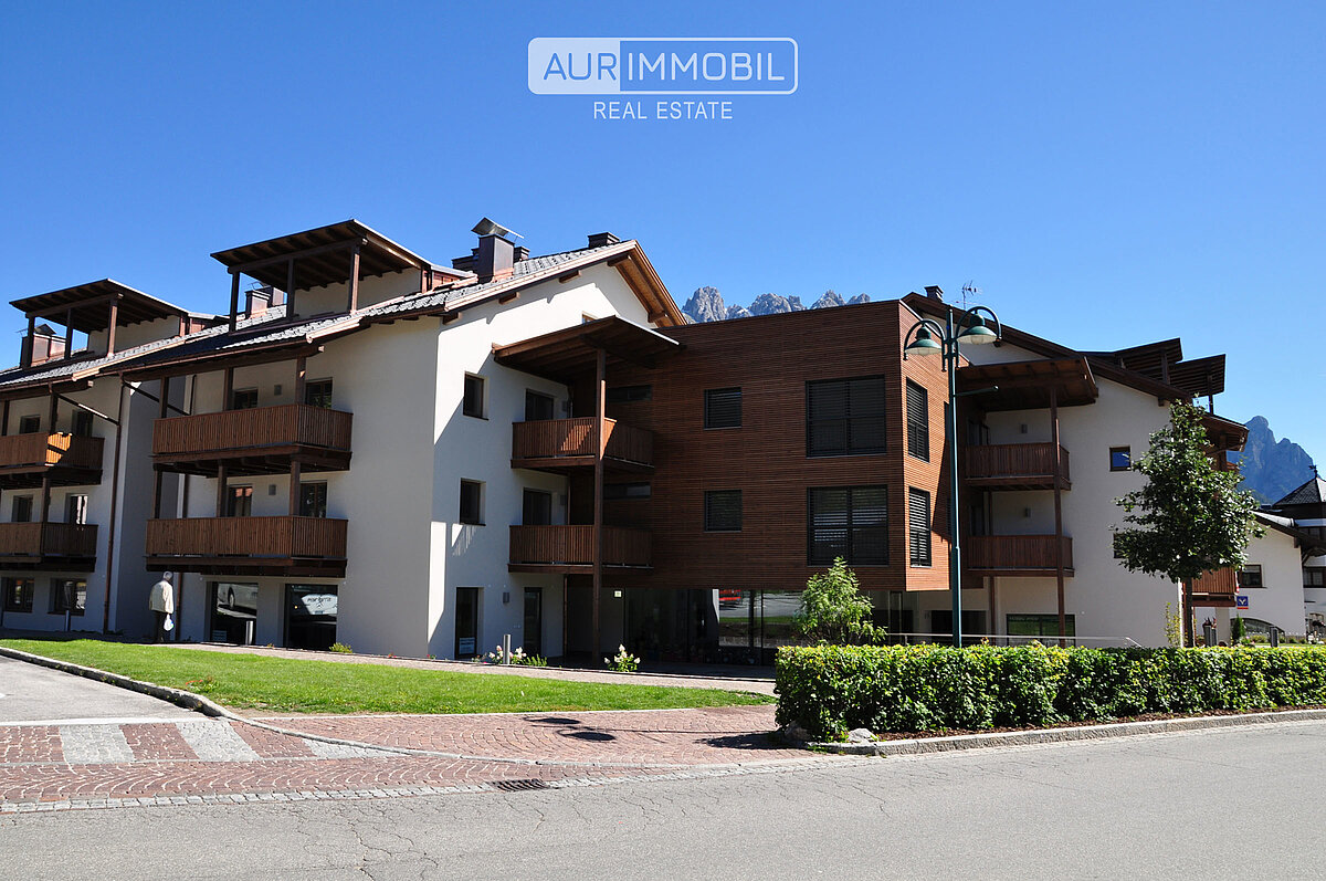 1 AUR996-B1 Lot View web