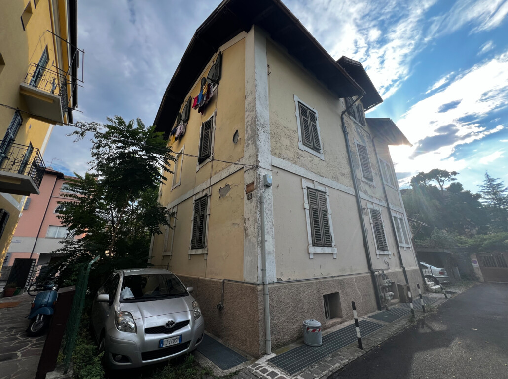 Nuda proprietà: Trilocale con balcone in posizione centrale - Foto 1