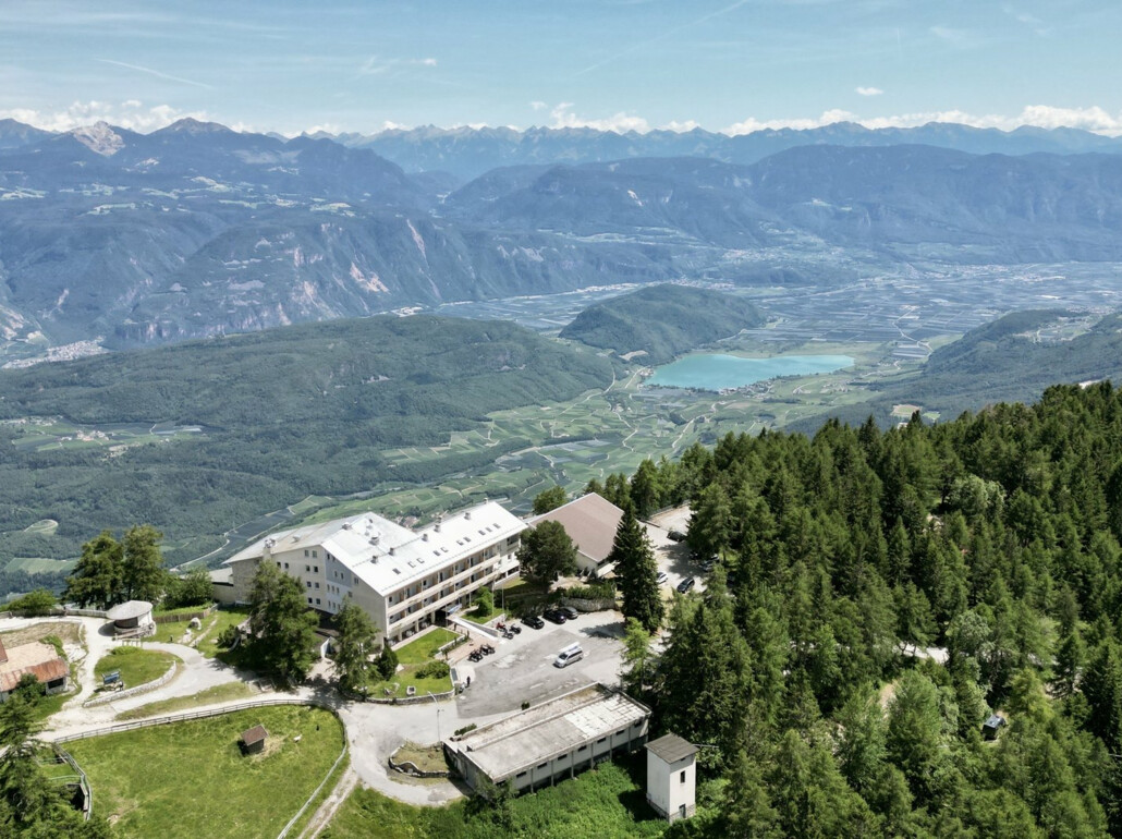 Hotel Penegal con vista panoramica a 1.750 m e ampia proprietà privata - Foto 1