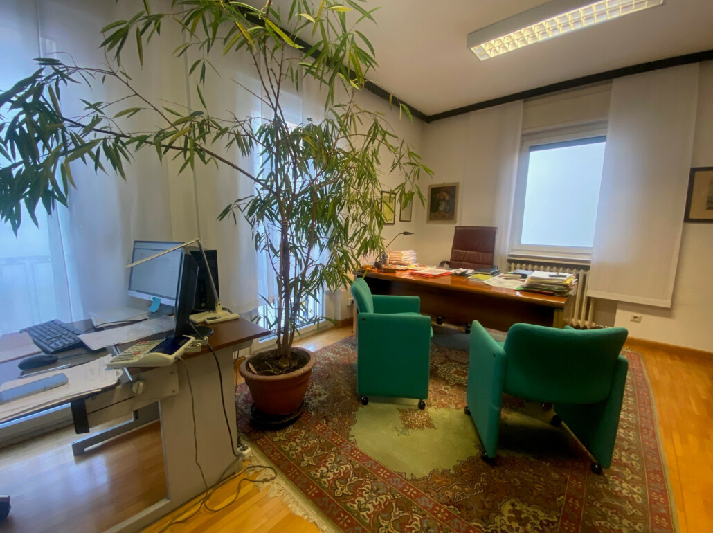 Ufficio con balcone, cantina e garage in centro storico - Foto 2