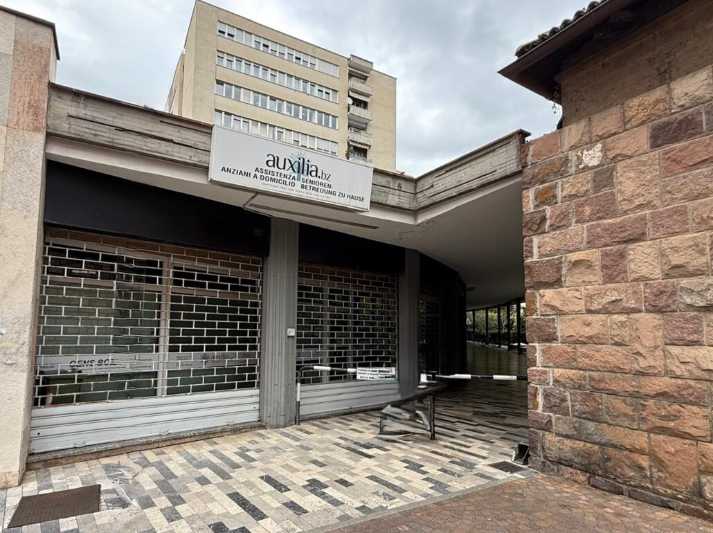 Ampio locale commerciale locato con rendimento dell’9 % - Foto 1