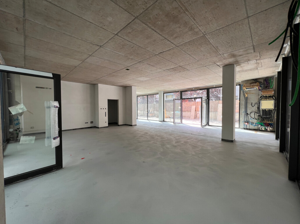 Nuovo, bellissimo negozio con ampia vetrina e cortile interno - Foto 2