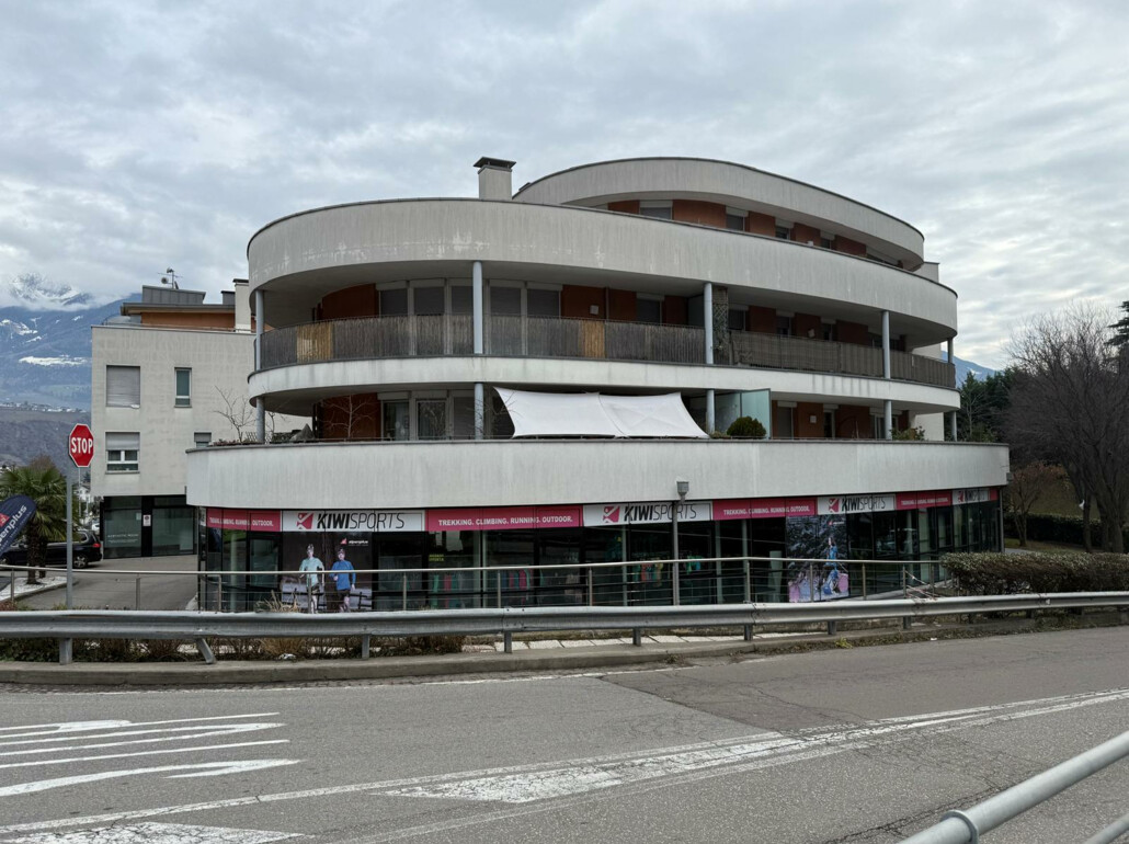 Bellissimo negozio in posizione strategica - 7,3 % di rendita - Foto 1