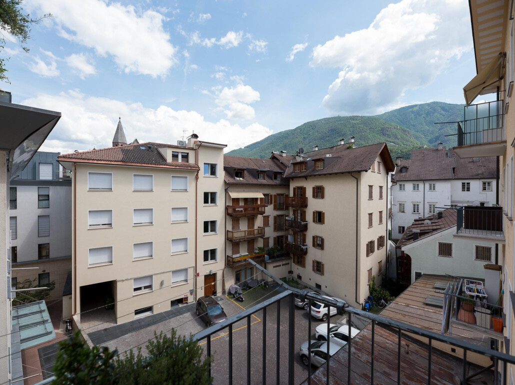 Ufficio con balcone, cantina e garage in centro storico - Foto 1