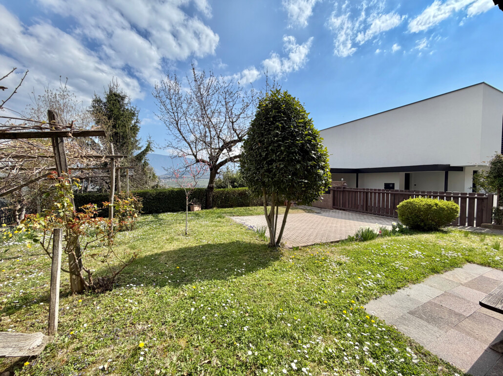 Ampio quadrilocale con giardino privato in zona tranquilla - Foto 2