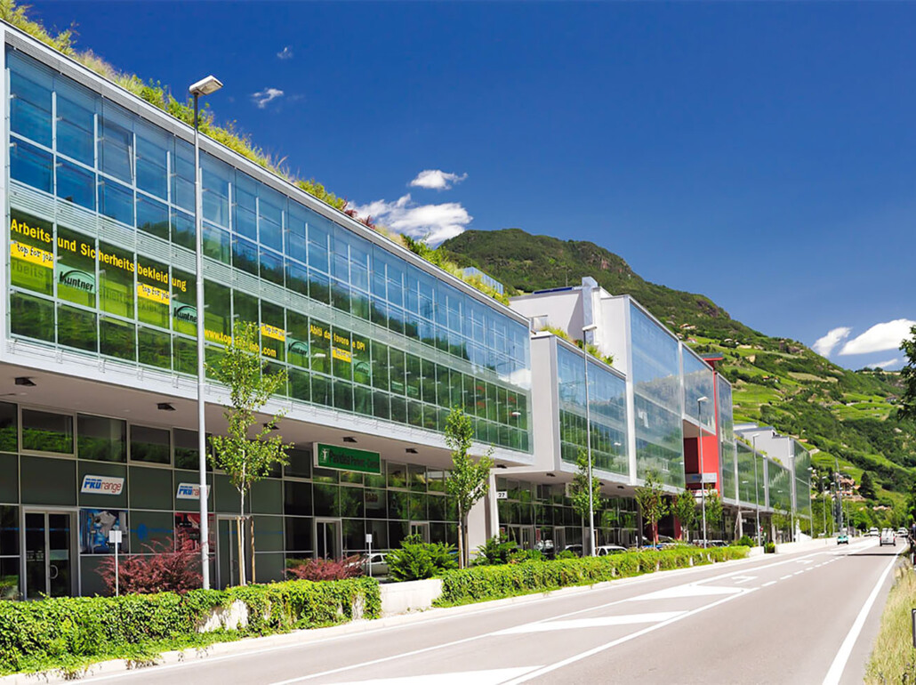 Kampillcenter: Affittasi ampio ufficio con 4 posti auto in garage - Foto 1