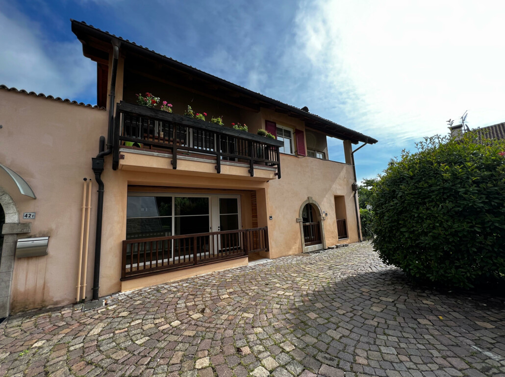 Appartamentino ristrutturato a nuovo con terrazza e parcheggio, completamente arredato - Foto 1