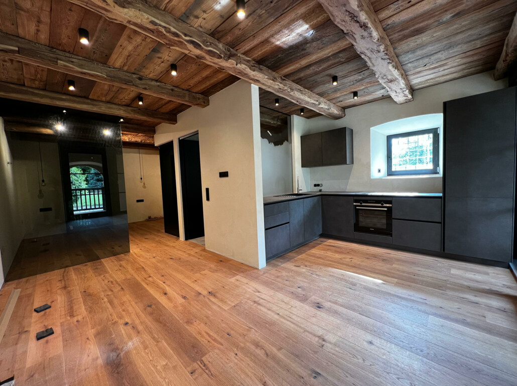 Appartamentino ristrutturato a nuovo con terrazza e parcheggio, completamente arredato - Foto 2