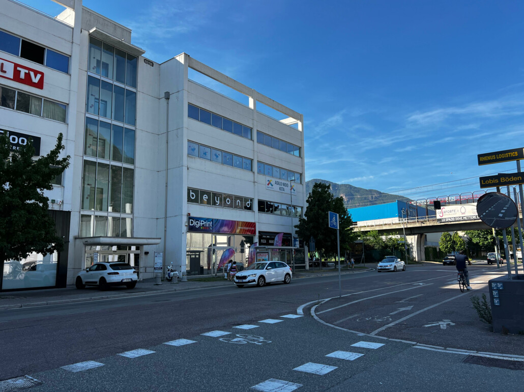 Ampio ufficio in zona industriale di Bolzano - Foto 1