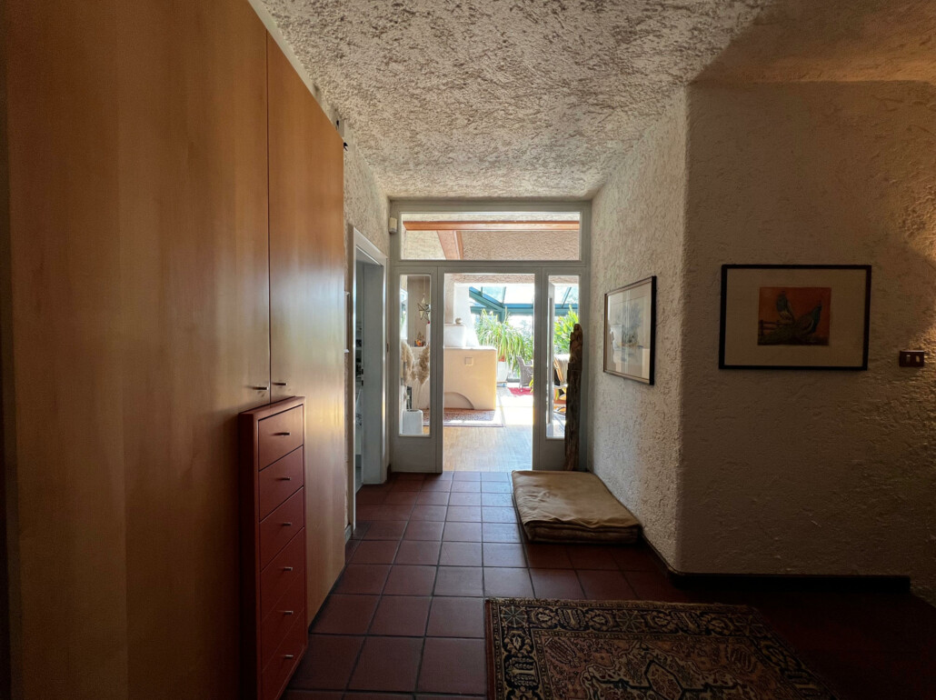 Casa unifamiliare con splendido giardino curato in zona tranquilla - Foto 2