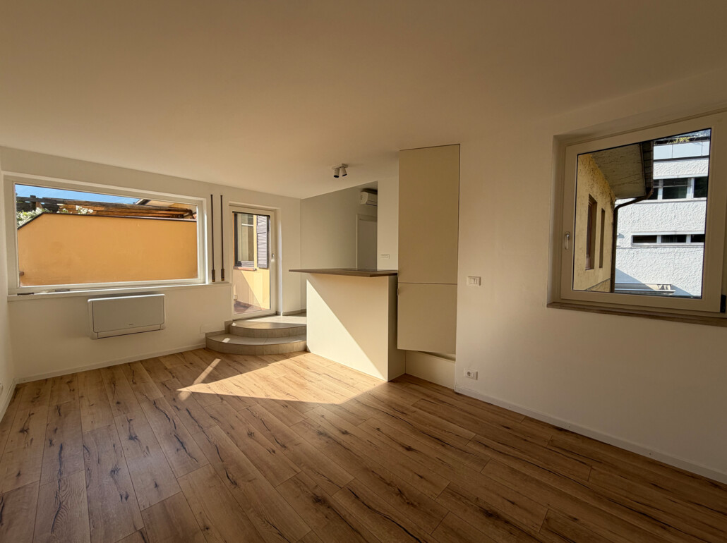 Interessante opportunità d'investimento: Luminoso ufficio con terrazza e garage - Foto 2