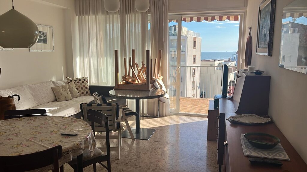 Trilocale spazioso con terrazza, piano alto, fronte mare - Foto 2