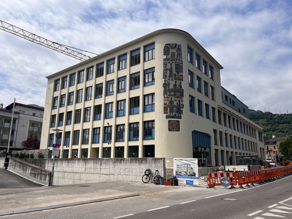 Nuovo, ampio negozio con buona visibilità in posizione centrale - Foto 1