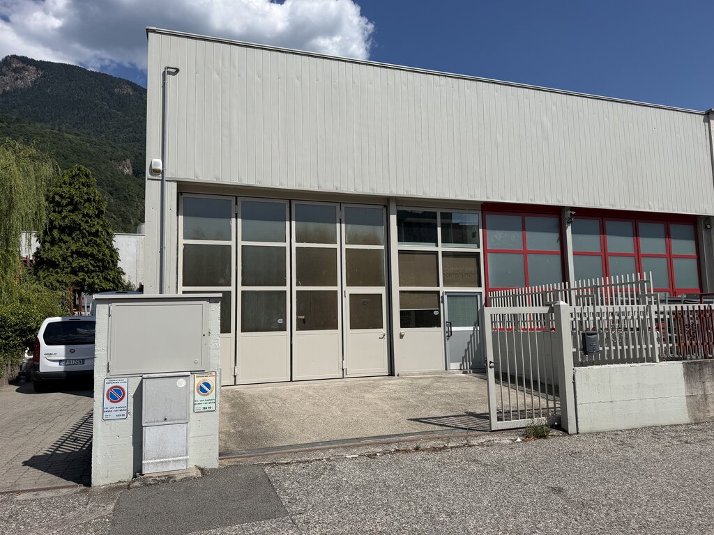Capannone recentemente ristrutturato con ufficio - Foto 1
