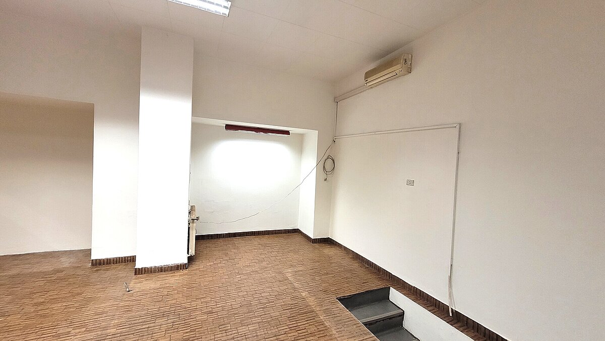 Con scala verso magazzino