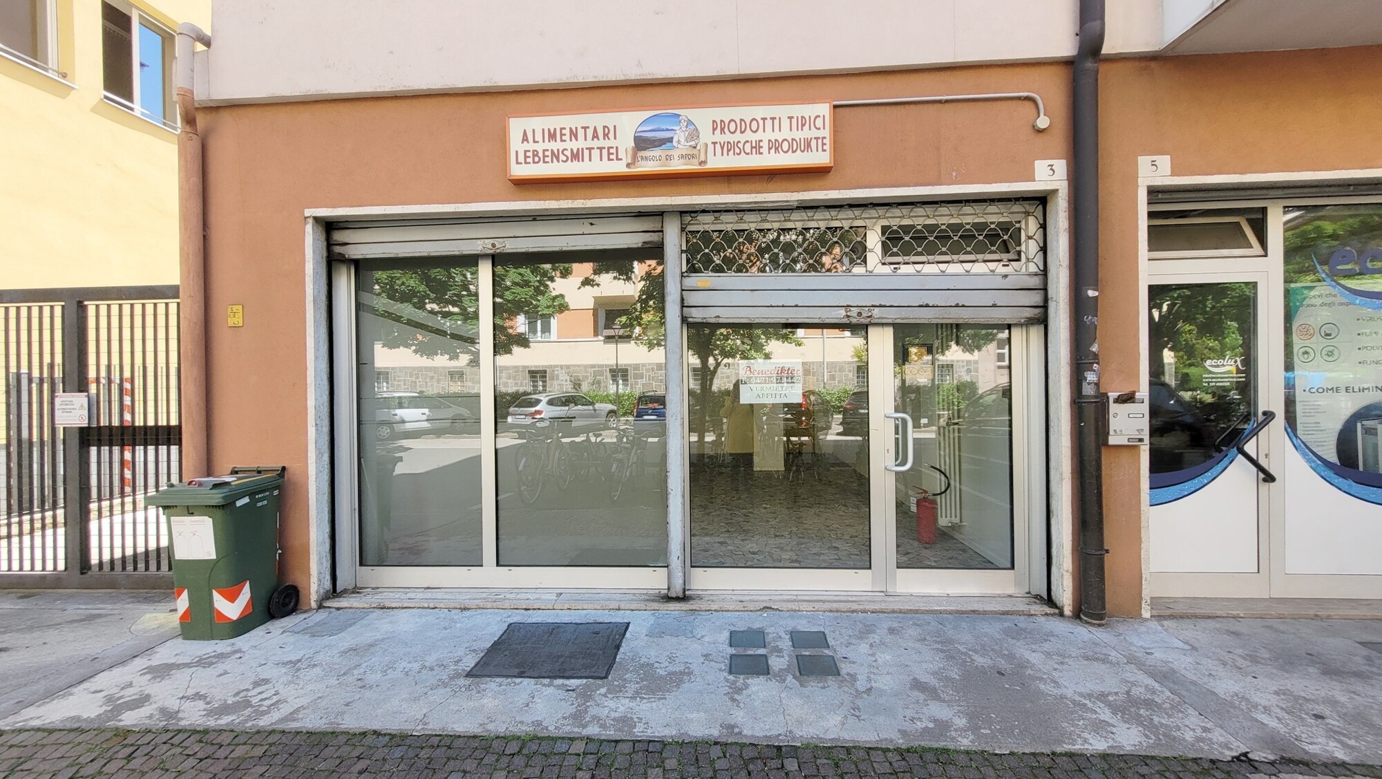 Erdgeschoss mit Schaufenster